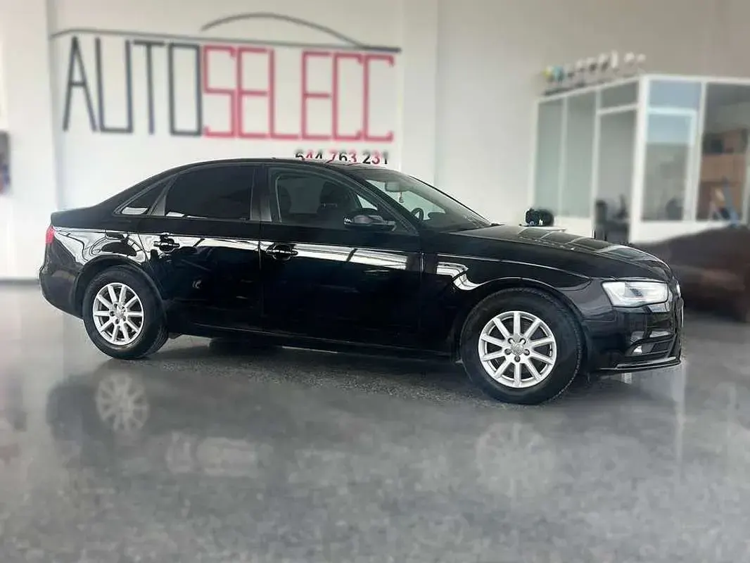 Usado Audi A4 Premium 140 CV (102 kW) 2013 Negro Berlina