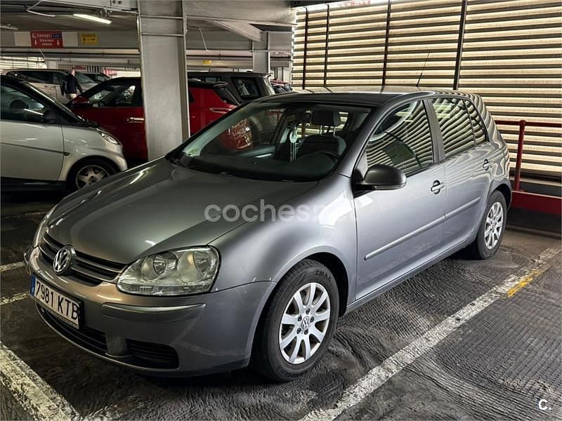 Usado VW Golf IV Highline 140 CV (102 kW) 2005 Gris / plata Berlina