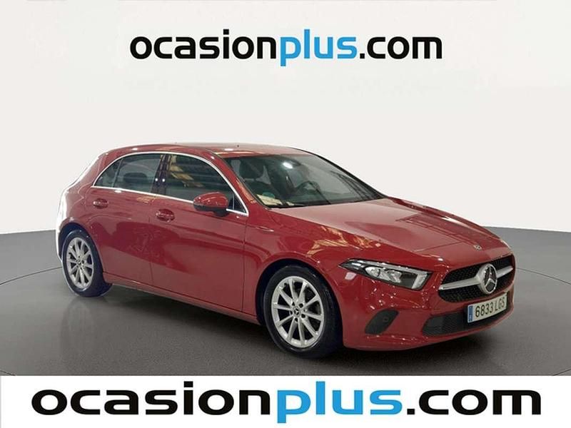 Usado Mercedes A180 116 CV (85 kW) 2020 Rojo Utilitario