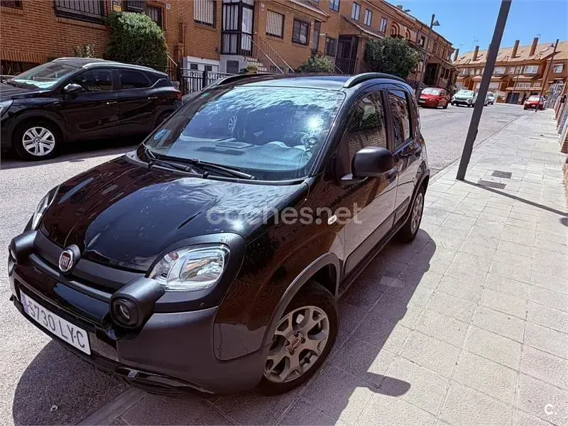 Usado Fiat Panda Cross Cross 70 CV (51 kW) 2022 Negro Utilitario