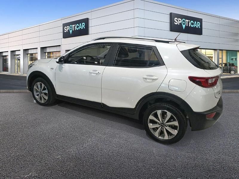 Usado Kia Stonic 101 CV (74 kW) 2024 Blanco SUV
