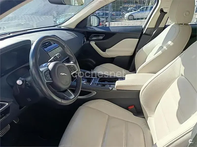Usado Jaguar F-Pace R-Sport 250 CV (183 kW) 2019 Gris / plata SUV