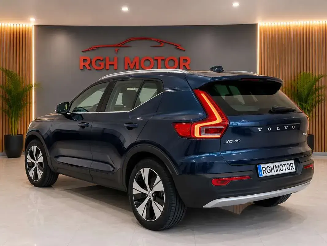Begagnad Volvo XC40 Inscription 262 HK (192 kW) 2020 Blå SUV