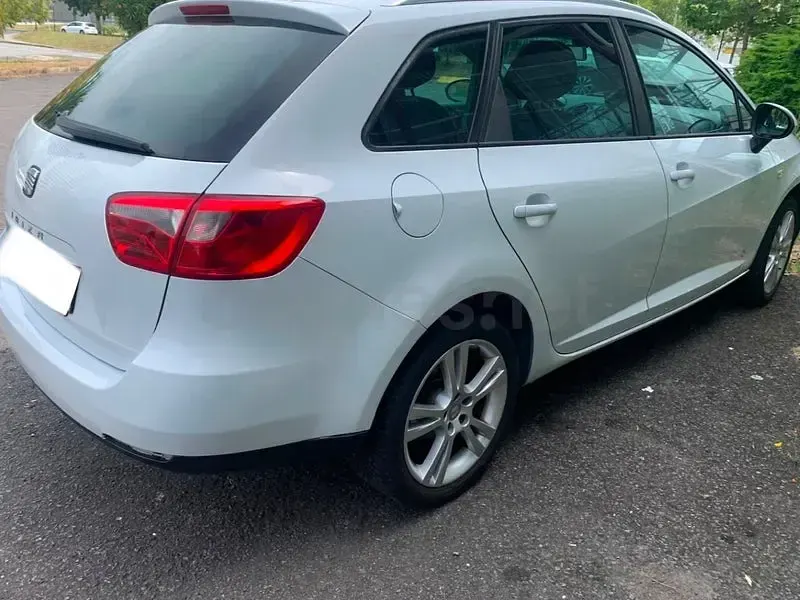 Usado Seat Ibiza ST Copa 105 CV (77 kW) 2012 Blanco Familiar