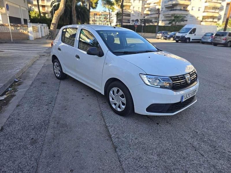 Blanco Usado 2017 Dacia Sandero Lauréate Utilitario | 6999 € (Precio justo) - Imagen 1/4