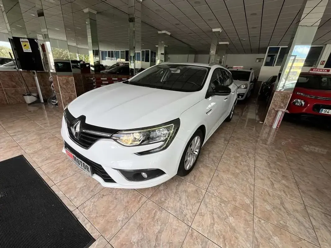 Usado Renault Mégane IV LIMITED 116 CV (85 kW) 2019 Blanco Utilitario