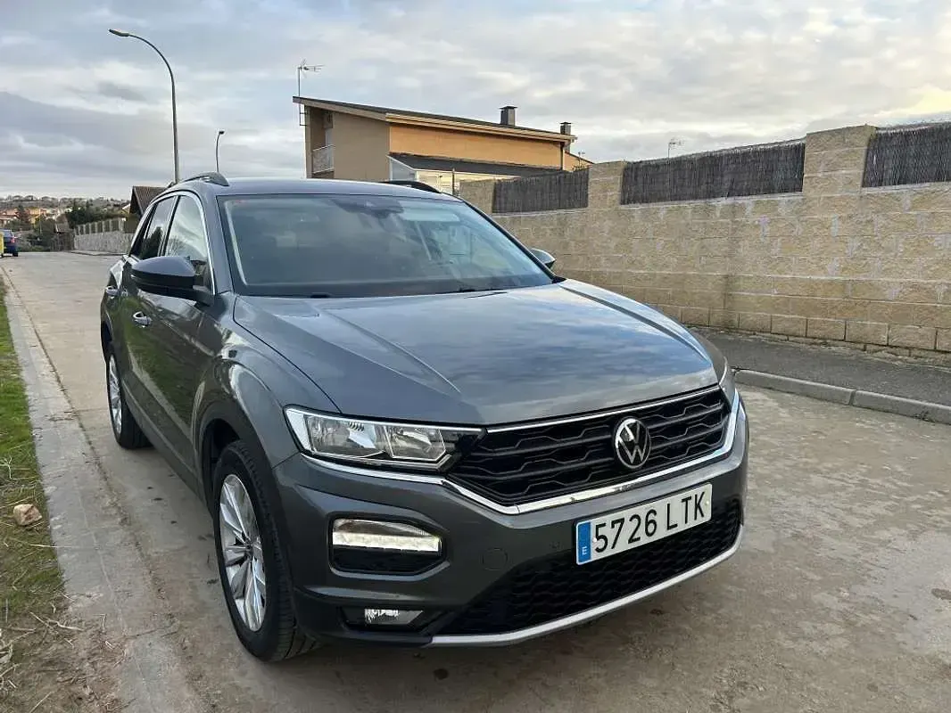 Usado VW T-Roc Advance 150 CV (110 kW) 2021 Gris SUV