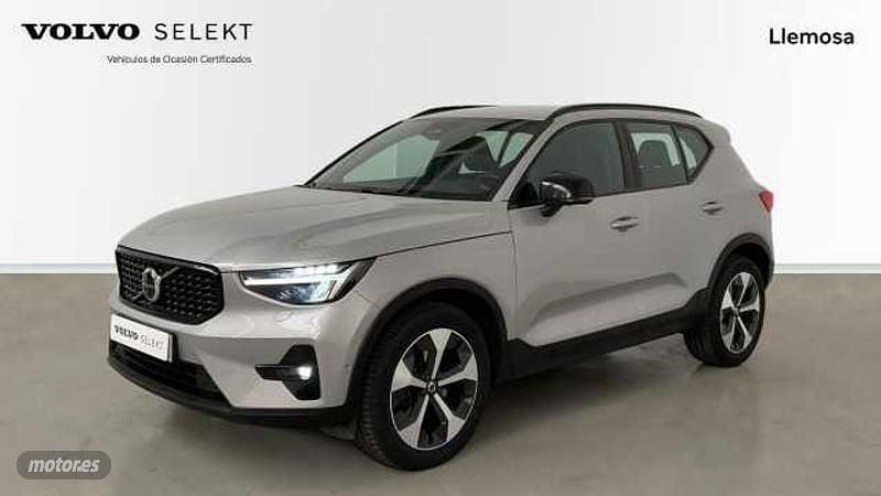 Plateado Usado 2023 Volvo XC40 Plus SUV | 37.900 € (Un poco caro) - Imagen 1/4