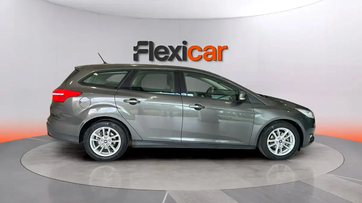Usado Ford Focus Business Edition 125 CV (91 kW) 2017 Gris Familiar