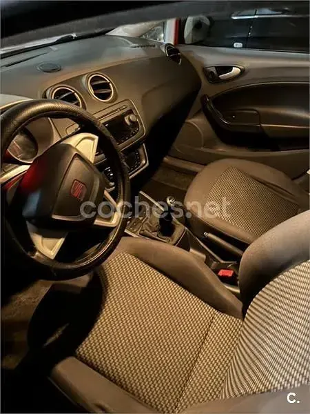 Usado Seat Ibiza Style 90 CV (66 kW) 2010 Rojo Berlina