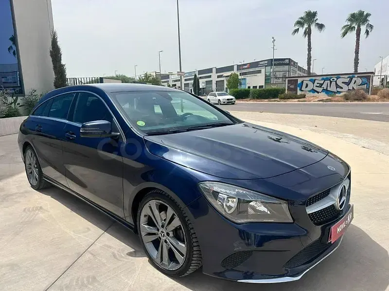 Usado Mercedes CLA200 Shooting Brake 136 CV (100 kW) 2017 Azul Familiar