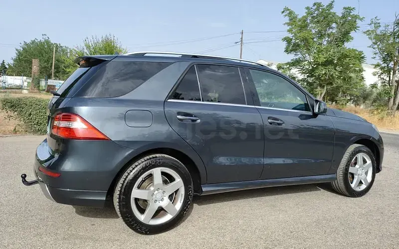 Usado Mercedes ML250 204 CV (150 kW) 2014 Gris / plata SUV