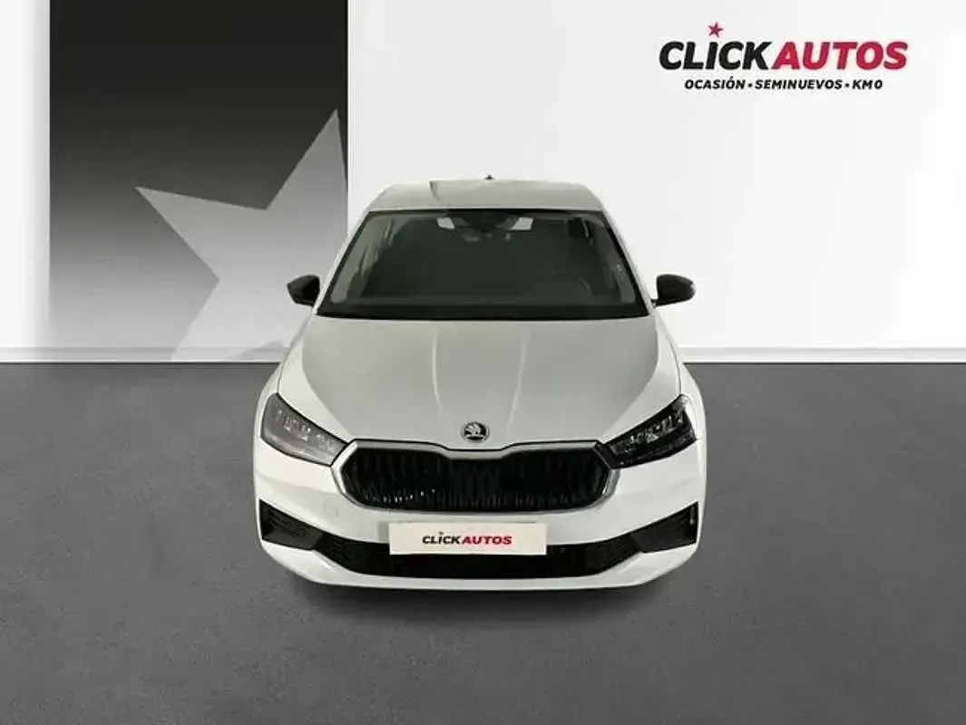 Usado Skoda Fabia Essence 80 CV (58 kW) 2025 Blanco Utilitario