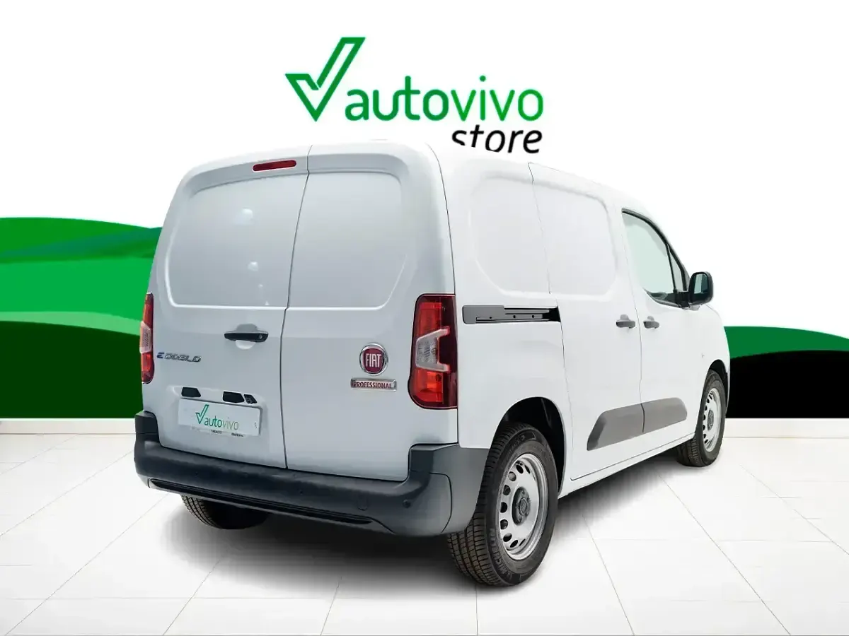 Usado Fiat Doblò Style 100 kW (136 CV) 2022 Blanco Monovolumen