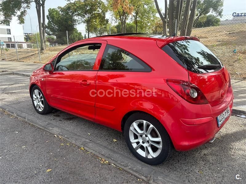Rojo Usado 2007 Opel Corsa Enjoy Berlina | 2500 € (Buen precio) - Imagen 1/4