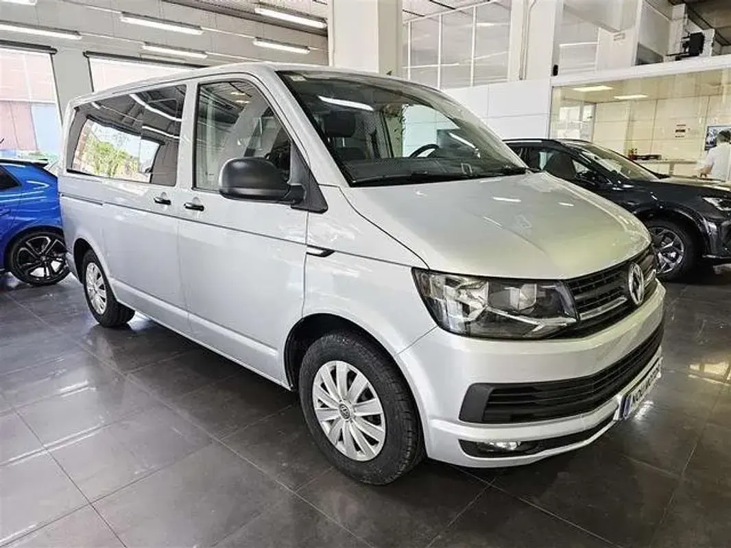 Usado VW Caravelle Trendline 150 CV (110 kW) 2017 Gris Van
