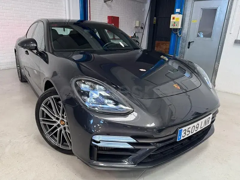 Usado Porsche Panamera Turbo S 630 CV (463 kW) 2021 Gris / plata Berlina