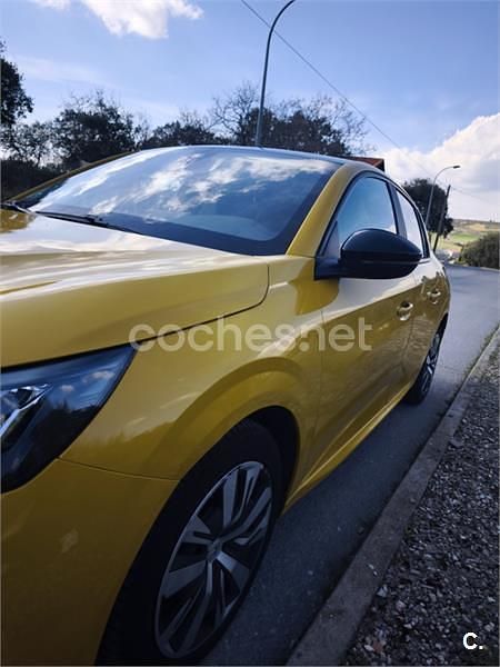 Usado Peugeot 208 Active 100 CV (73 kW) 2020 Amarillo Utilitario