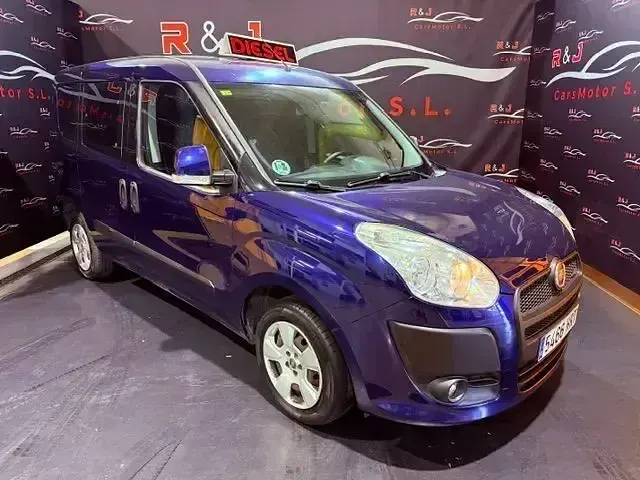 Usado Fiat Doblò Dynamic 105 CV (77 kW) 2013 Azul Monovolumen
