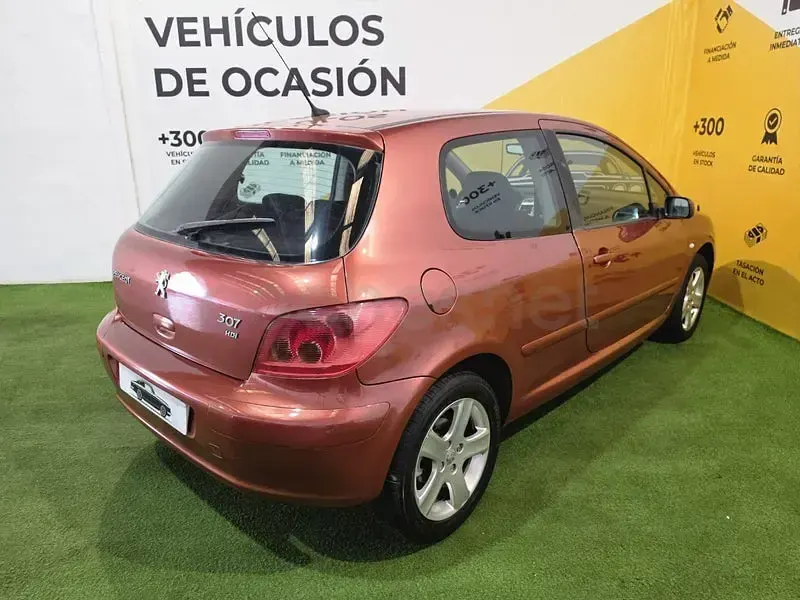 Usado Peugeot 307 110 CV (80 kW) 2003 Naranja Berlina