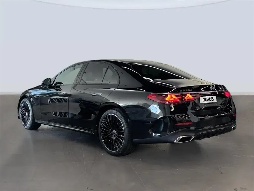 Nuevo Mercedes E220 197 CV (144 kW) 2026 Negro obsidiana Berlina