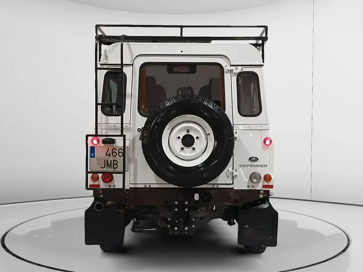 Begagnad Land Rover Defender SE 122 HK (89 kW) 2016 Vit Kombi