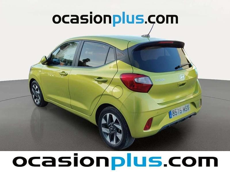 Usado Hyundai i10 64 CV (47 kW) 2024 Verde Utilitario