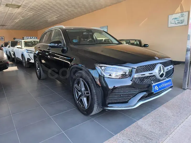 Käytetty Mercedes GLC200 197 HP (144 kW) 2022 Musta Katumaasturi