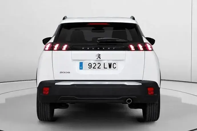 Usado Peugeot 2008 Allure 110 CV (80 kW) 2022 Blanco SUV