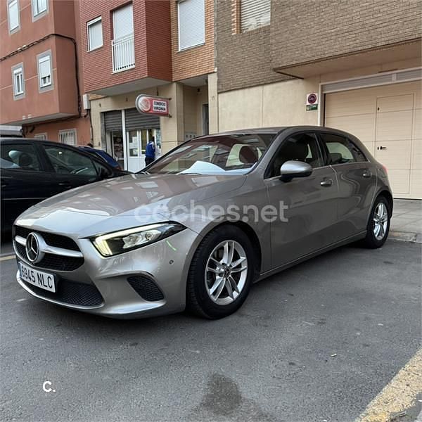Usado Mercedes A180 116 CV (85 kW) 2020 Gris / plata Berlina