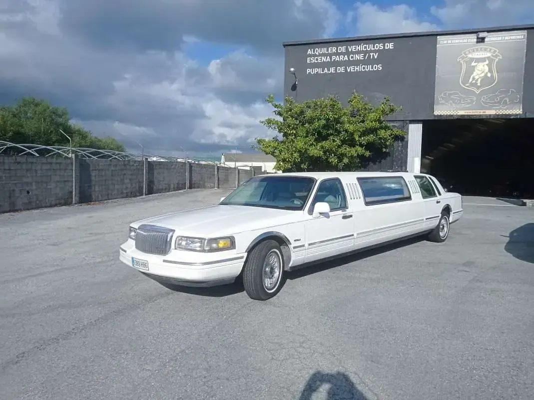 Usado Lincoln Town Car 1999 Blanco Berlina