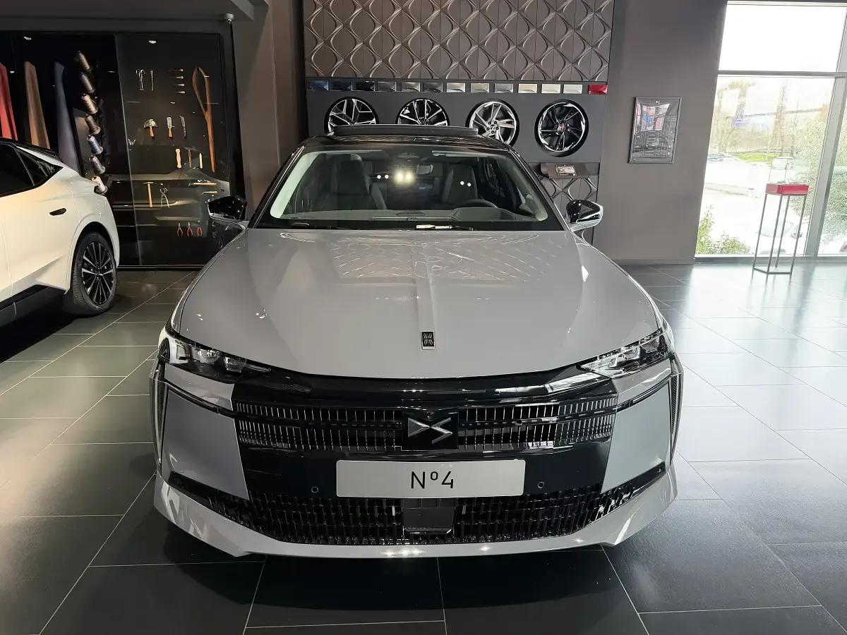 Nuevo DS Automobiles DS4 145 CV (106 kW) 2025 Gris Berlina