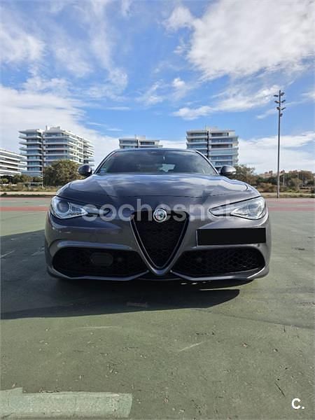 Usado Alfa Romeo Giulia Ti 200 CV (147 kW) 2022 Gris / plata Berlina