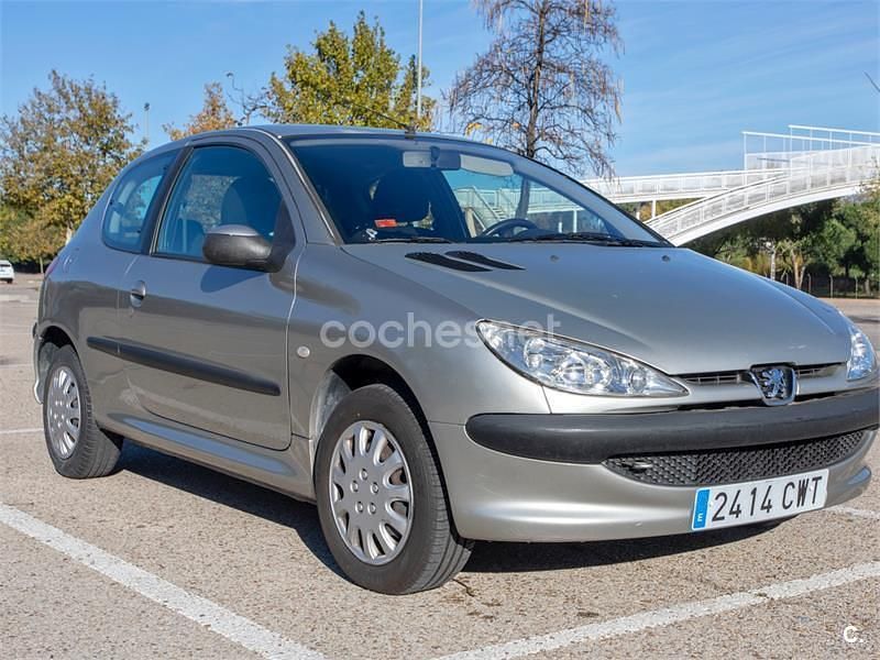 Gris / plata Usado 2004 Peugeot 206 Berlina | 2200 € (Precio justo) - Imagen 1/4