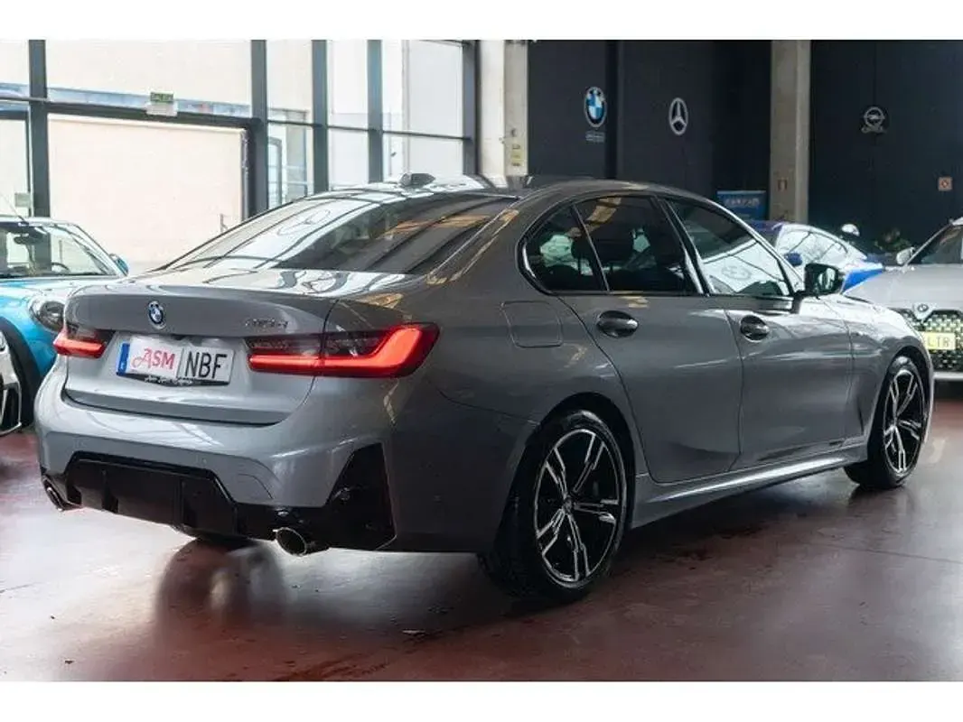 Usado BMW 318 Sport Line 150 HP (110 kW) 2025 Cinzento Sedan