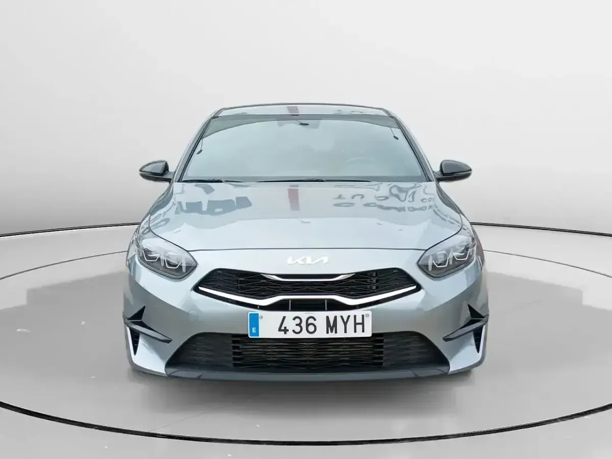 Usado Kia Ceed Edition 7 101 CV (74 kW) 2025 Gris Utilitario