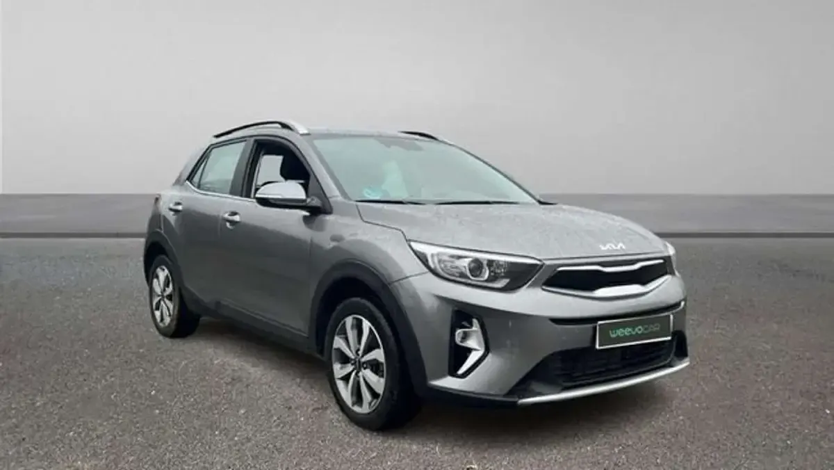 Usado Kia Stonic 101 CV (74 kW) 2025 Gris SUV