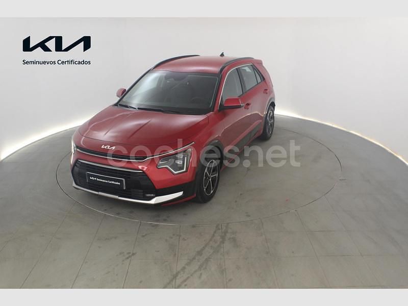 Rojo Usado 2025 Kia Niro SUV | 28.499 € (Precio justo) - Imagen 1/4