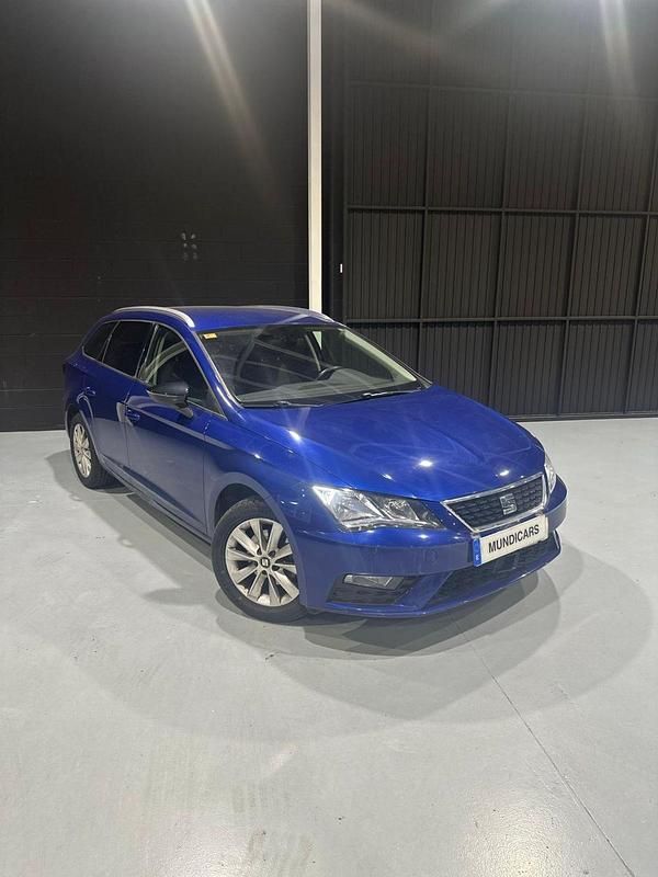 Usado Seat Leon ST Style 125 CV (91 kW) 2018 Azul Familiar