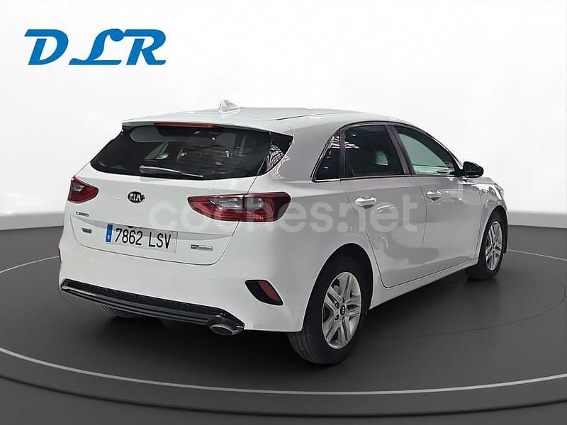 Usado Kia Ceed 120 CV (88 kW) 2021 Blanco Utilitario