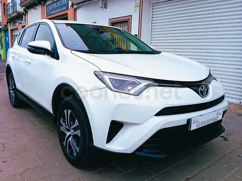 Usado Toyota RAV4 Advance 143 CV (105 kW) 2017 Blanco SUV