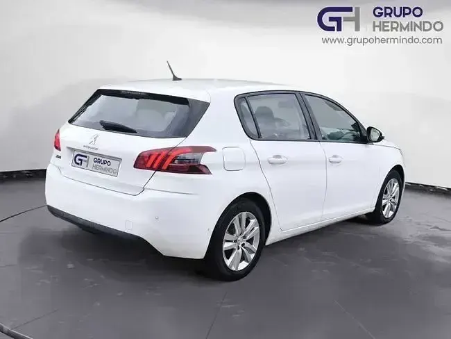 Usado Peugeot 308 Active 100 CV (73 kW) 2020 Blanco Berlina
