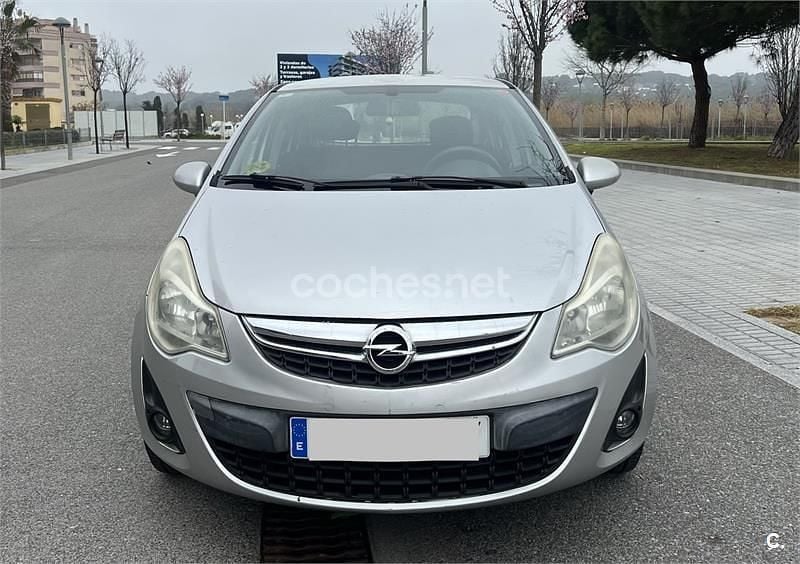 Usado Opel Corsa Expression 75 CV (55 kW) 2011 Gris / plata Utilitario