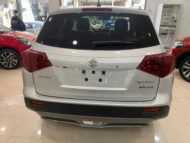 Usado Suzuki Vitara GLX 116 CV (85 kW) 2022 Gris / plata SUV