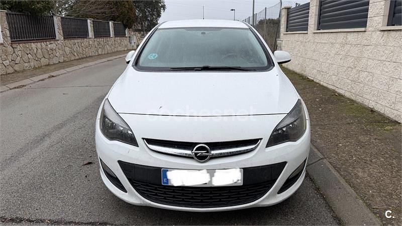 Używany Opel Astra Selective 115 KM (84 kW) 2015 Biały Sedan/Limuzyna