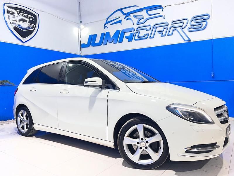 Blanco Usado 2014 Mercedes B180 AMG line Monovolumen | 11.990 € (Un poco caro) - Imagen 1/4