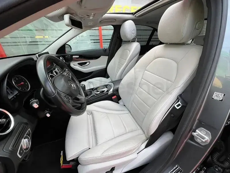 Usado Mercedes C200 160 CV (117 kW) 2019 Gris / plata Berlina