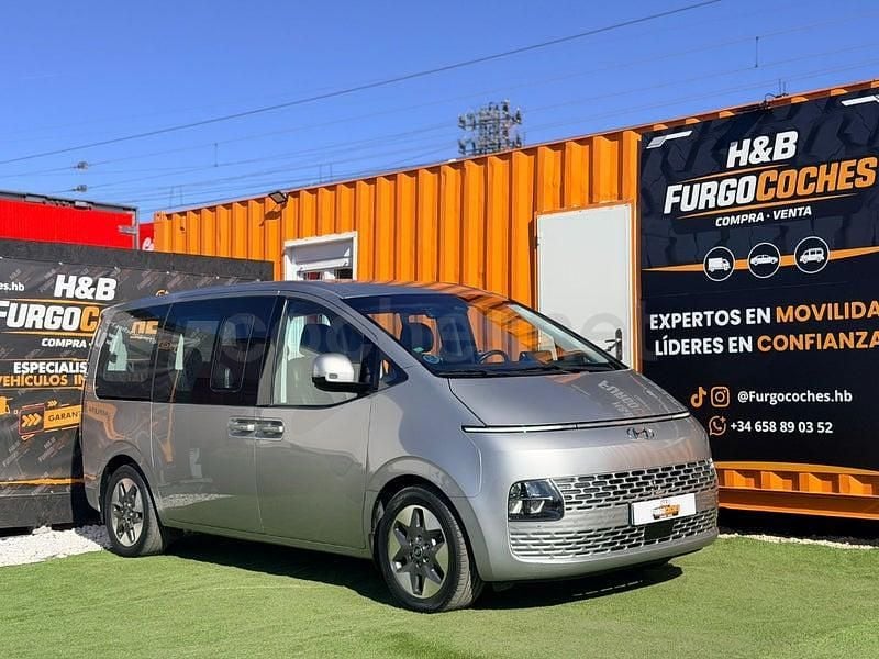 Usado Hyundai Staria 177 CV (130 kW) 2023 Gris / plata Monovolumen