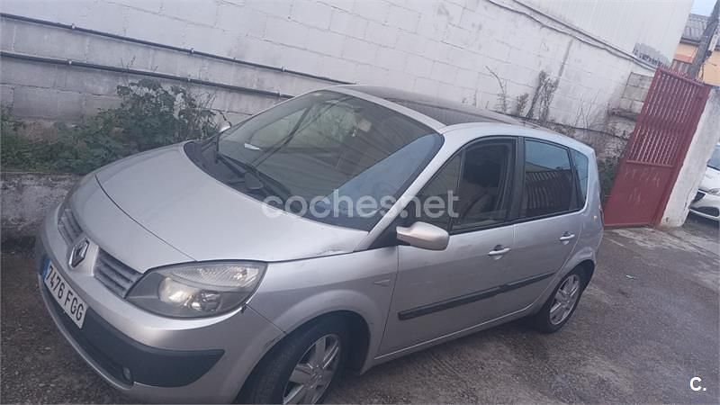Usado Renault Scénic II 105 CV (77 kW) 2006 Gris / plata Monovolumen