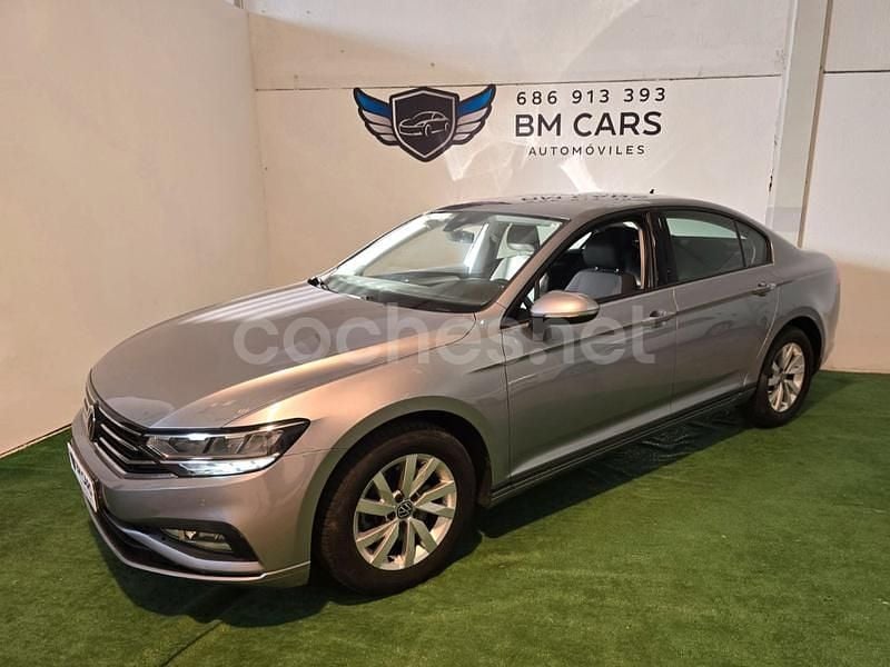 Gris / plata Usado 2020 VW Passat Business Berlina | 16.900 € (Precio justo) - Imagen 1/4